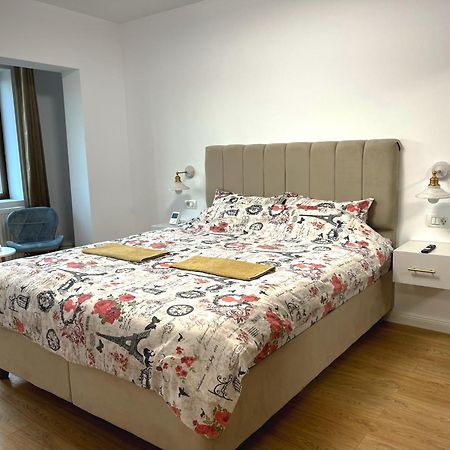 Central Residence Targu Jiu Luaran gambar